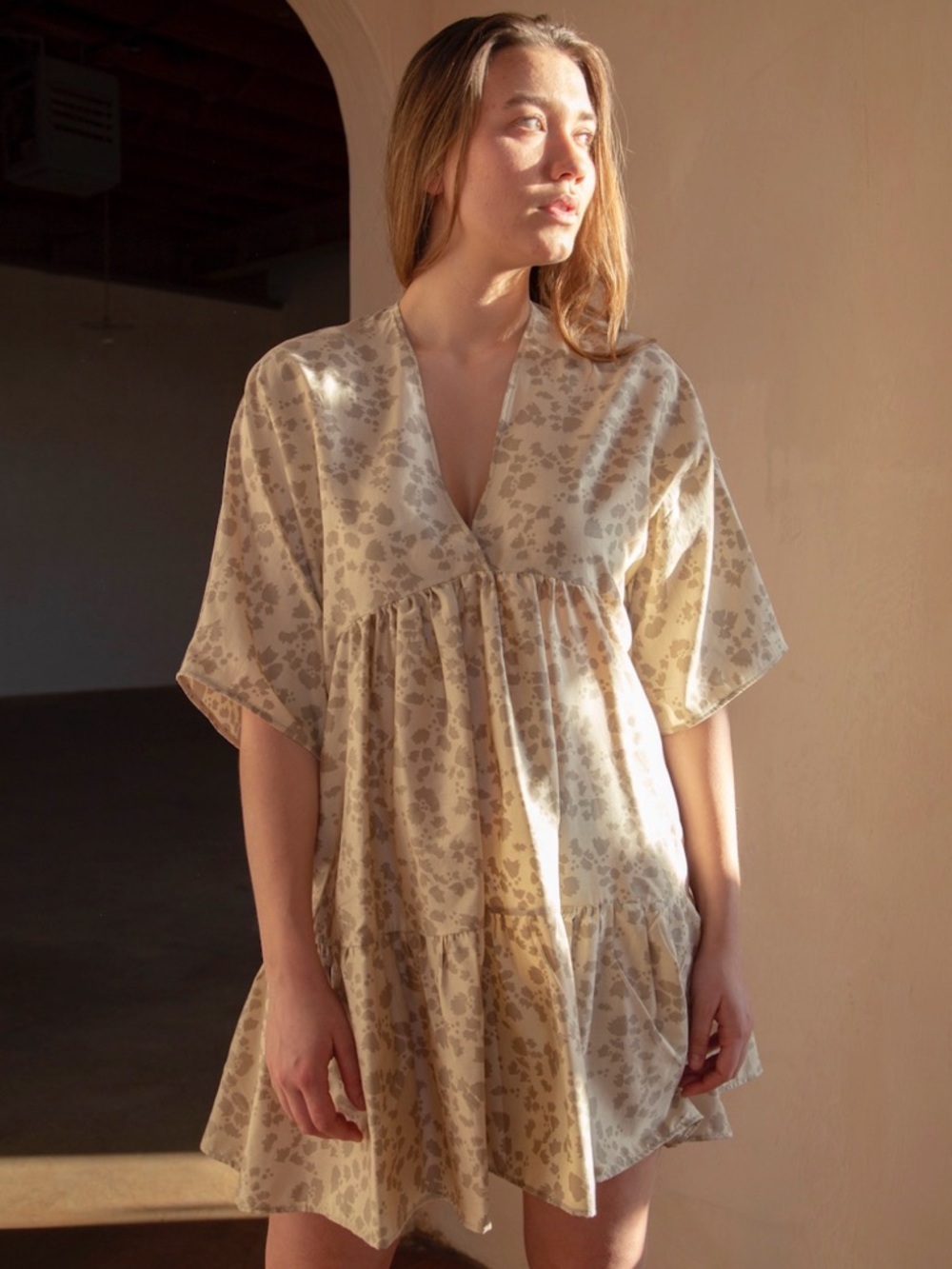 Hackwith Design House Cream Tan‎ Printed Short Sleeve Tiered Dress Size XL